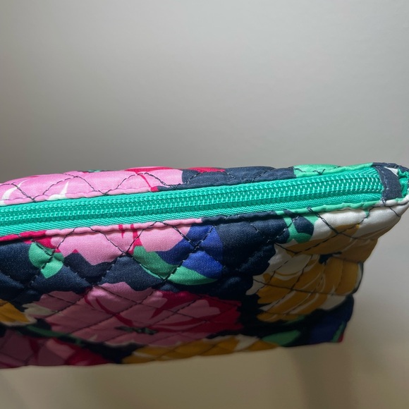 NEW Modella Floral Quilted Women's Travel Bag - Picture 7 of 12